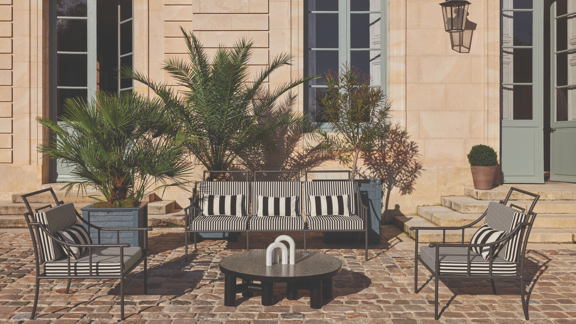 Sun-resistant-black-white-stripe