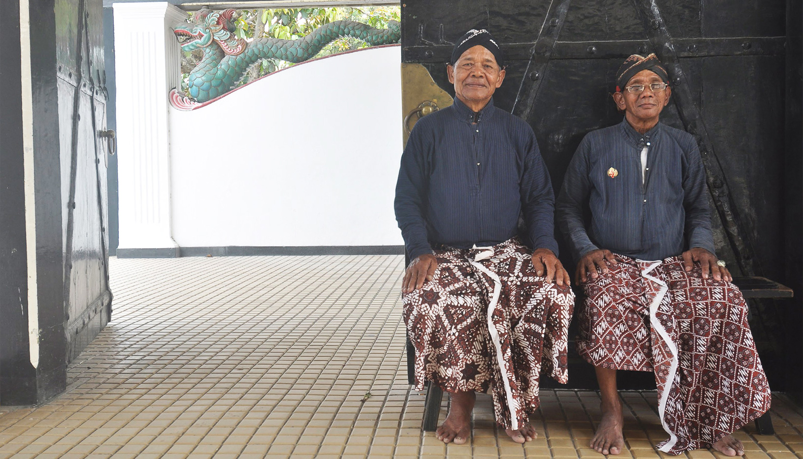 Javanese-craftsmen-santai