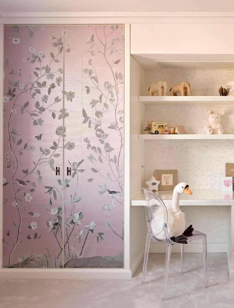 Girls-bedroom-pink-floral-wallpaper